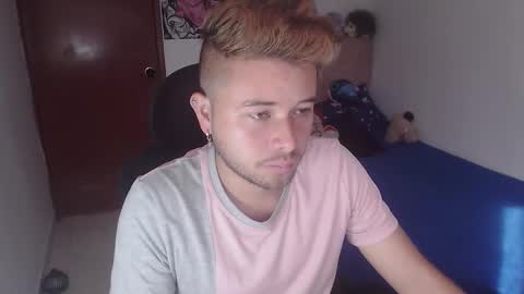 JOHAN independient model online show from November 26, 2025, 12:50 pm