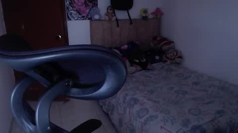 JOHAN independient model online show from December 5, 2025, 2:47 pm