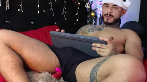 Snapshot of john_and_louis chatting on December 21, 2024, 5:07 pm John online show from December 21, 2024, 5:07 pm