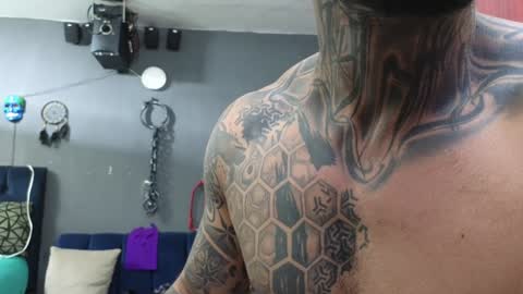 Snapshot of john_and_louis chatting on December 31, 2024, 10:58 am John online show from December 31, 2024, 10:58 am