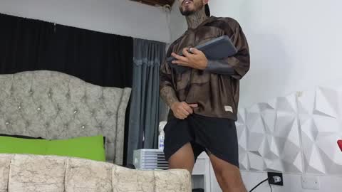 Snapshot of john_and_louis chatting on February 5, 2025, 1:54 pm John online show from February 5, 2025, 1:54 pm