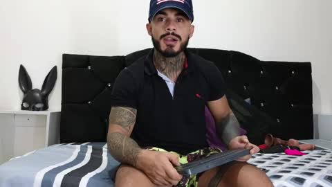 Snapshot of john_and_louis chatting on February 19, 2025, 11:06 am John online show from February 19, 2025, 11:06 am