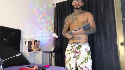 Snapshot of john_and_louis chatting on February 26, 2025, 11:09 am John online show from February 26, 2025, 11:09 am