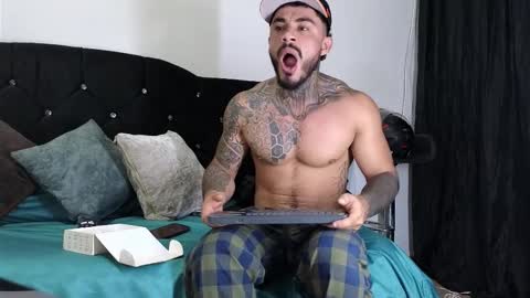 Snapshot of john_and_louis chatting on September 21, 2025, 11:01 am John online show from September 21, 2025, 11:01 am