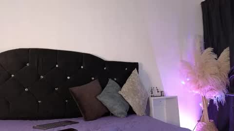 Snapshot of john_and_louis chatting on October 25, 2025, 11:07 am John online show from October 25, 2025, 11:07 am