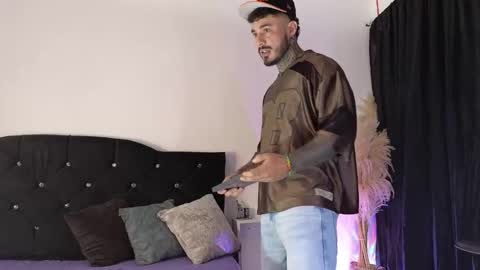 Snapshot of john_and_louis chatting on October 29, 2025, 11:23 am John online show from October 29, 2025, 11:23 am