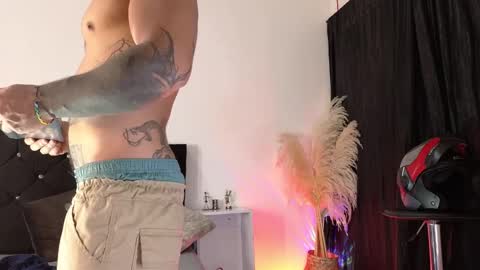 Snapshot of john_and_louis chatting on November 4, 2025, 11:09 am John online show from November 4, 2025, 11:09 am