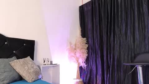 Snapshot of john_and_louis chatting on November 7, 2025, 10:59 am John online show from November 7, 2025, 10:59 am