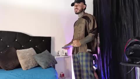 Snapshot of john_and_louis chatting on November 10, 2025, 11:09 am John online show from November 10, 2025, 11:09 am