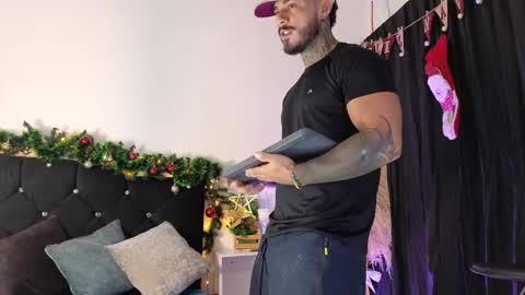 Snapshot of john_and_louis chatting on November 13, 2025, 12:59 pm John online show from November 13, 2025, 12:59 pm