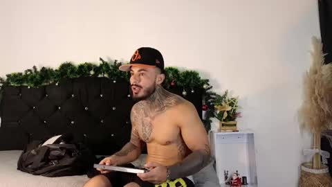 Snapshot of john_and_louis chatting on November 27, 2025, 11:01 am John online show from November 27, 2025, 11:01 am