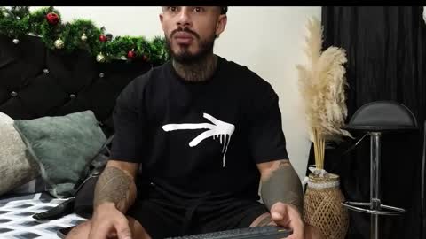 Snapshot of john_and_louis chatting on December 14, 2025, 11:04 am John online show from December 14, 2025, 11:04 am