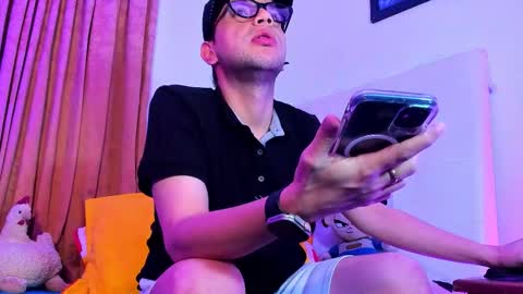 Snapshot of john_white69 chatting on December 15, 2025, 1:10 am John online show from December 15, 2025, 1:10 am