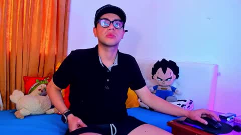 Snapshot of john_white69 chatting on December 18, 2025, 6:36 pm John online show from December 18, 2025, 6:36 pm