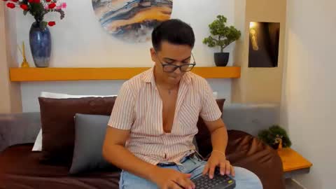 johnbelrose online show from October 13, 2025, 6:52 pm