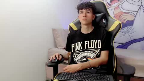 Snapshot of johnny_cagee chatting on January 5, 2025, 6:46 am johnny_cagee online show from January 5, 2025, 6:46 am