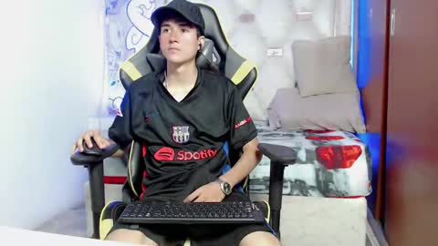 Snapshot of johnny_cagee chatting on October 9, 2025, 4:10 am johnny_cagee online show from October 9, 2025, 4:10 am