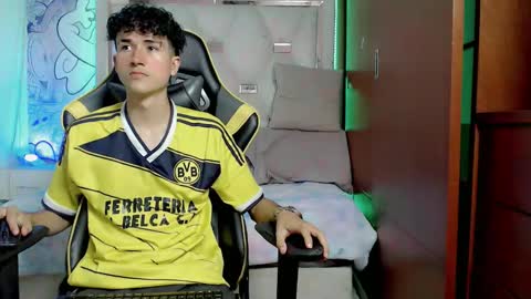 Snapshot of johnny_cagee chatting on October 21, 2025, 5:08 am johnny_cagee online show from October 21, 2025, 5:08 am