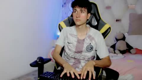 Snapshot of johnny_cagee chatting on November 28, 2025, 6:49 am johnny_cagee online show from November 28, 2025, 6:49 am