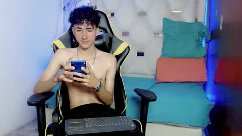 Snapshot of johnny_cagee chatting on December 5, 2025, 6:11 am johnny_cagee online show from December 5, 2025, 6:11 am