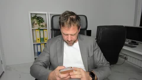 johnnydough82 online show from December 6, 2024, 5:53 am