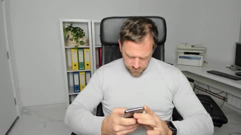 johnnydough82 online show from December 8, 2024, 4:57 am