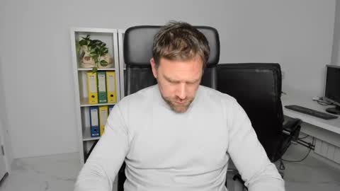 johnnydough82 online show from December 9, 2024, 4:45 am