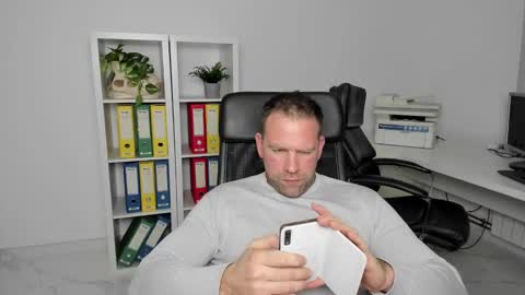 johnnydough82 online show from December 24, 2024, 7:33 pm