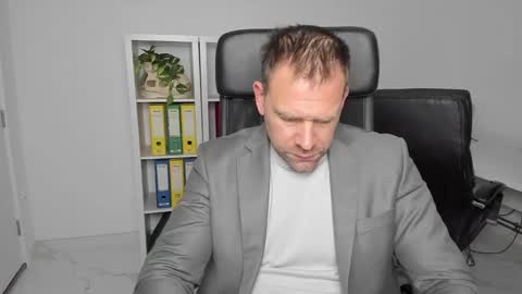 johnnydough82 online show from December 26, 2024, 5:04 am