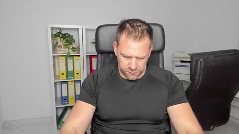 johnnydough82 online show from December 28, 2024, 5:02 am