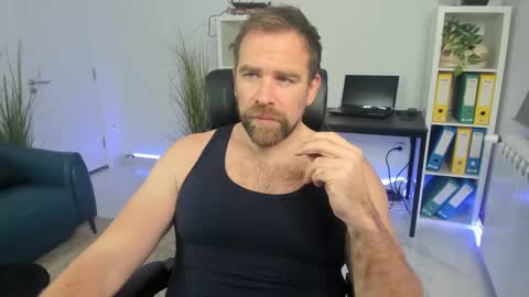 johnnydough82 online show from December 3, 2025, 9:18 am