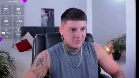 Snapshot of johny_multicum chatting on October 31, 2025, 6:42 pm Johny online show from October 31, 2025, 6:42 pm