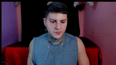 Snapshot of johny_multicum chatting on November 8, 2025, 4:34 am Johny online show from November 8, 2025, 4:34 am