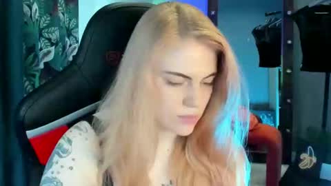 Snapshot of jolly_doll_ chatting on January 10, 2025, 9:23 am Jolly online show from January 10, 2025, 9:23 am