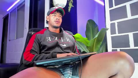 JordanParis online show from February 15, 2025, 12:54 pm