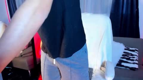 Snapshot of josep_davies chatting on January 23, 2025, 10:01 am Josep online show from January 23, 2025, 10:01 am