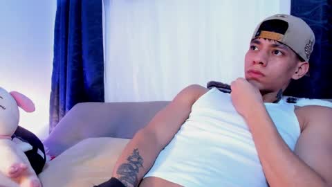 Snapshot of josep_davies chatting on February 12, 2025, 2:35 am Josep online show from February 12, 2025, 2:35 am