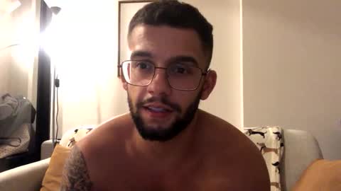 josh_xo online show from December 4, 2025, 4:27 pm