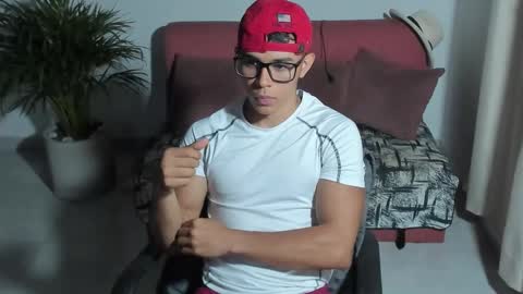 Snapshot of joulianogreco1 chatting on September 13, 2025, 11:37 pm Im Jouliano online show from September 13, 2025, 11:37 pm