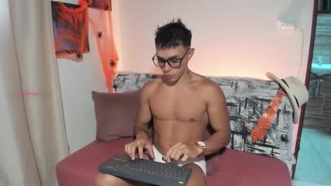 Im Jouliano online show from October 23, 2025, 9:02 pm