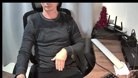 Snapshot of joven322 chatting on December 16, 2025, 5:45 am Matias online show from December 16, 2025, 5:45 am