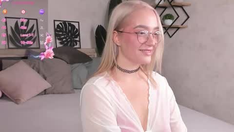 Snapshot of joyfuljasmine chatting on September 27, 2025, 8:41 am Vickie online show from September 27, 2025, 8:41 am