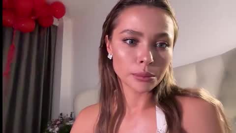 Jennie and Sophia online show from September 15, 2025, 4:29 pm