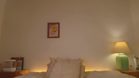 Snapshot of jsmine_ chatting on February 18, 2025, 9:20 pm Jsmine and sometimes Beaulooks online show from February 18, 2025, 9:20 pm