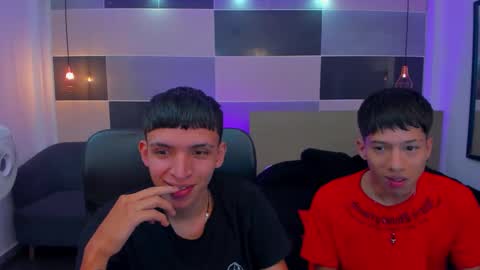 Snapshot of juan_nd_steven chatting on January 15, 2025, 4:25 am JuanSteven online show from January 15, 2025, 4:25 am