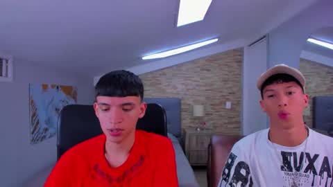 Snapshot of juan_nd_steven chatting on March 5, 2025, 4:34 am JuanSteven online show from March 5, 2025, 4:34 am
