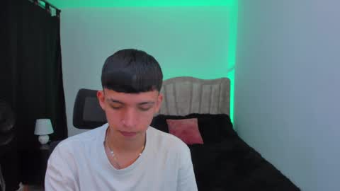 Snapshot of juan_nd_steven chatting on September 24, 2025, 4:27 am JuanSteven online show from September 24, 2025, 4:27 am
