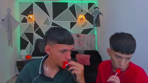 Snapshot of juan_nd_steven chatting on October 23, 2025, 4:23 am JuanSteven online show from October 23, 2025, 4:23 am