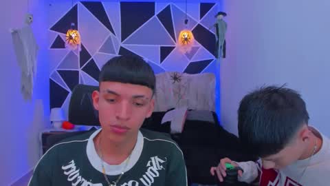 Snapshot of juan_nd_steven chatting on October 25, 2025, 4:20 am JuanSteven online show from October 25, 2025, 4:20 am