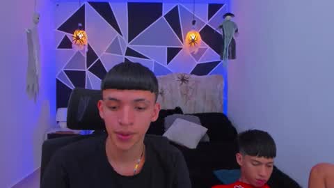 Snapshot of juan_nd_steven chatting on October 28, 2025, 4:49 am JuanSteven online show from October 28, 2025, 4:49 am